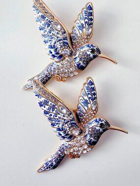 Chinoiserie Blue & White Enamel Hummingbird Brooch
